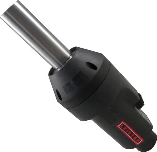 Leister Zündfön mit metallischem Auslassrohr und schwarzem Gehäuse. Das Gerät ist für industrielle Anwendungen konzipiert und gehört zur Marke Wolf.
